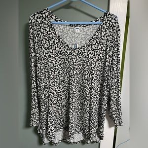 Black and white flowered Old Navy Tunic